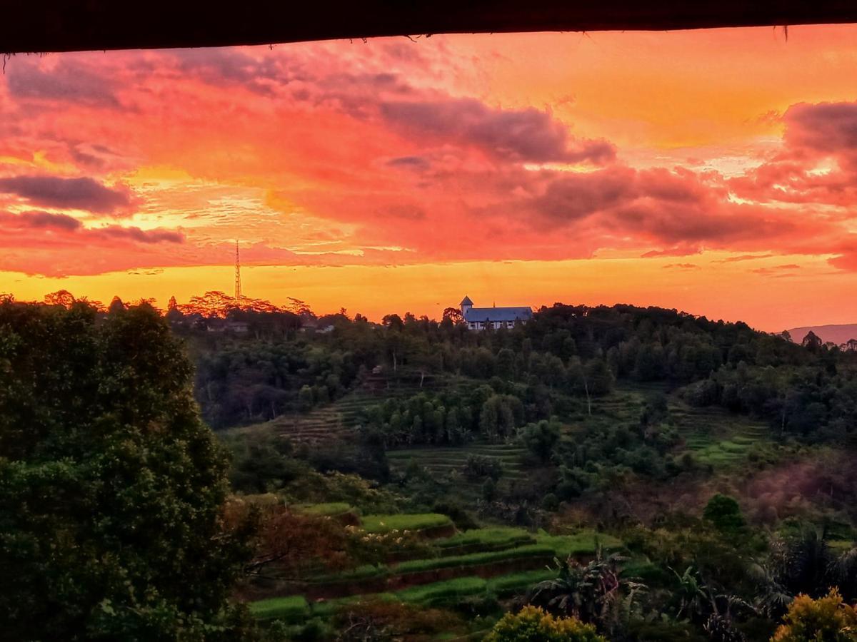Sun Rice Homestay Ruteng Exterior foto